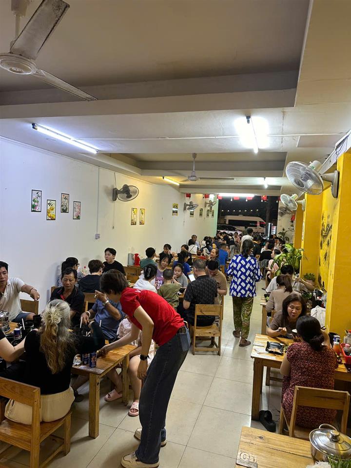Cần sang gấp quán chay mặt tiền Nguyễn Văn Linh, giá sang toàn bộ 280tr, có thể vào kinh