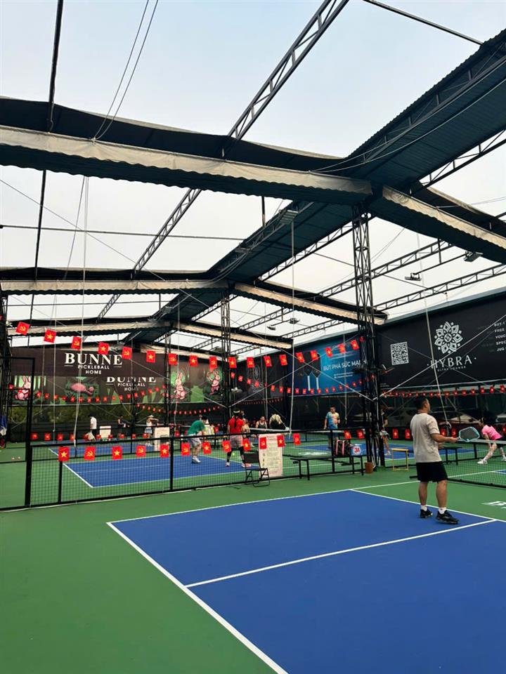 SANG NHƯỢNG CỤM SÂN PICKLEBALL 7 SÂN SIÊU ĐẸP Địa chỉ: P. Phúc Lợi, TP Hà Nội Sân đang