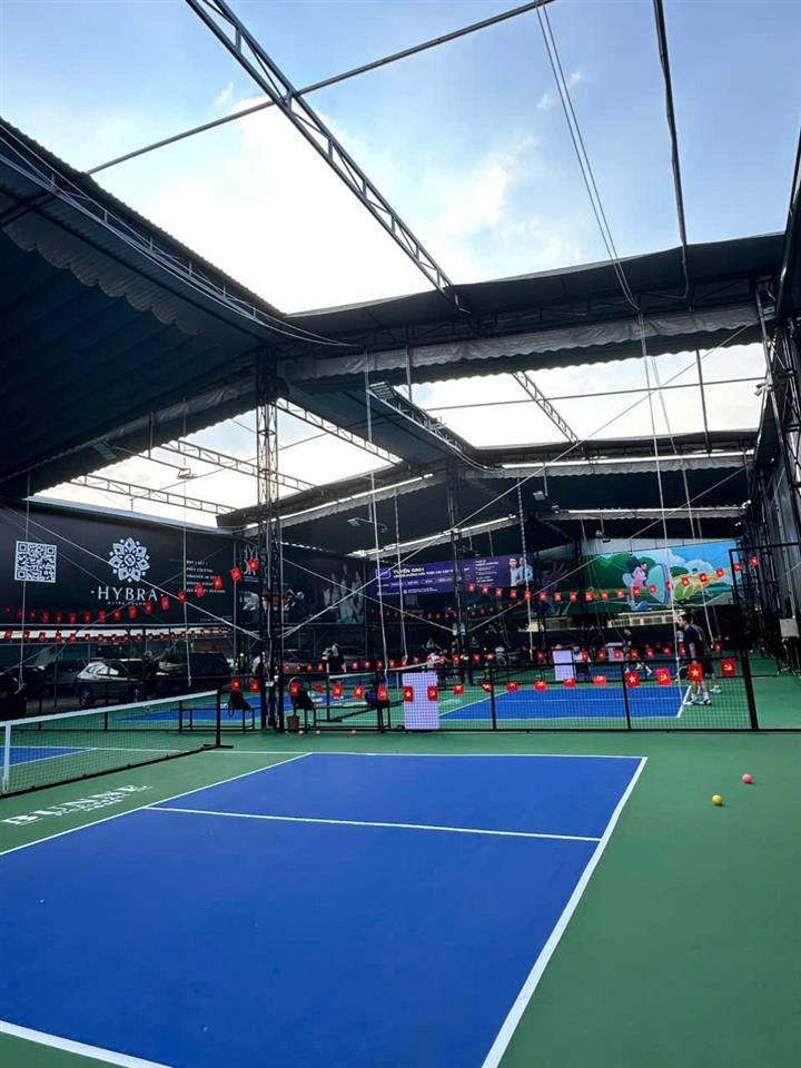 SANG NHƯỢNG CỤM SÂN PICKLEBALL 7 SÂN SIÊU ĐẸP Địa chỉ: P. Phúc Lợi, TP Hà Nội Sân đang