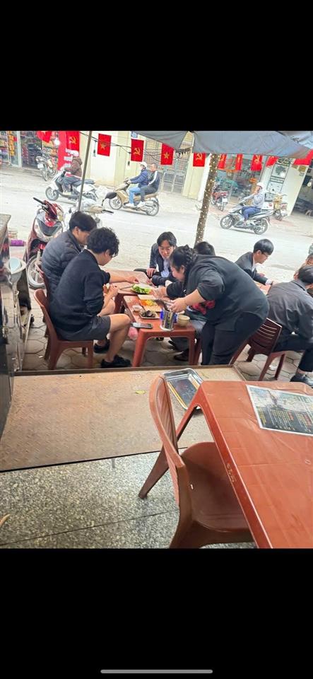 Sang nhượng cửa hàng bún bò huế Địa chỉ: 124 mễ trì hạ, mỹ đình gần khu văn phòng