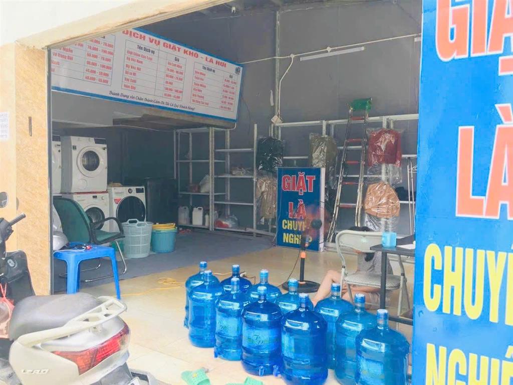 Mình có việc gia đình nên không có thời gian quản lý cửa hàng nên nhượng lại cho ai có