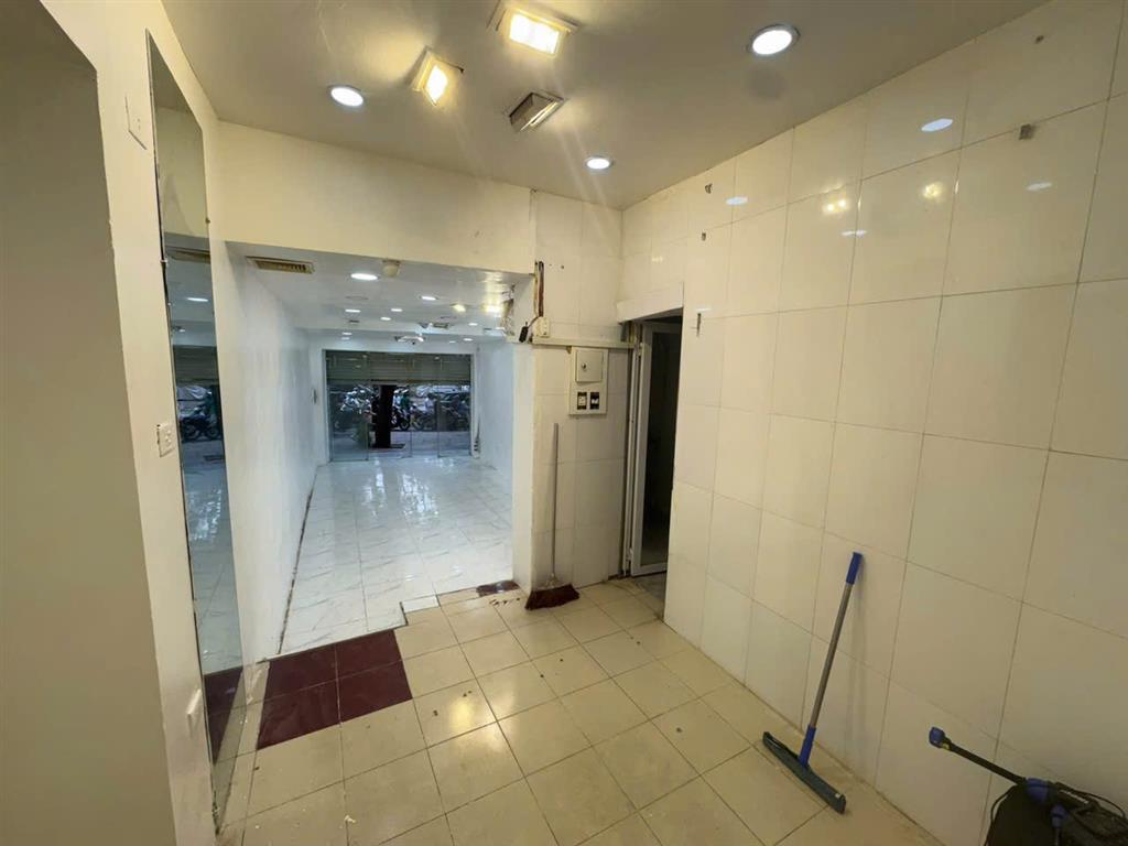 Chính chủ cho thuê MẶT BẰNG MẶT TIỀN phố HUỲNH THÚC KHÁNG Đống Đa, Hà Nội