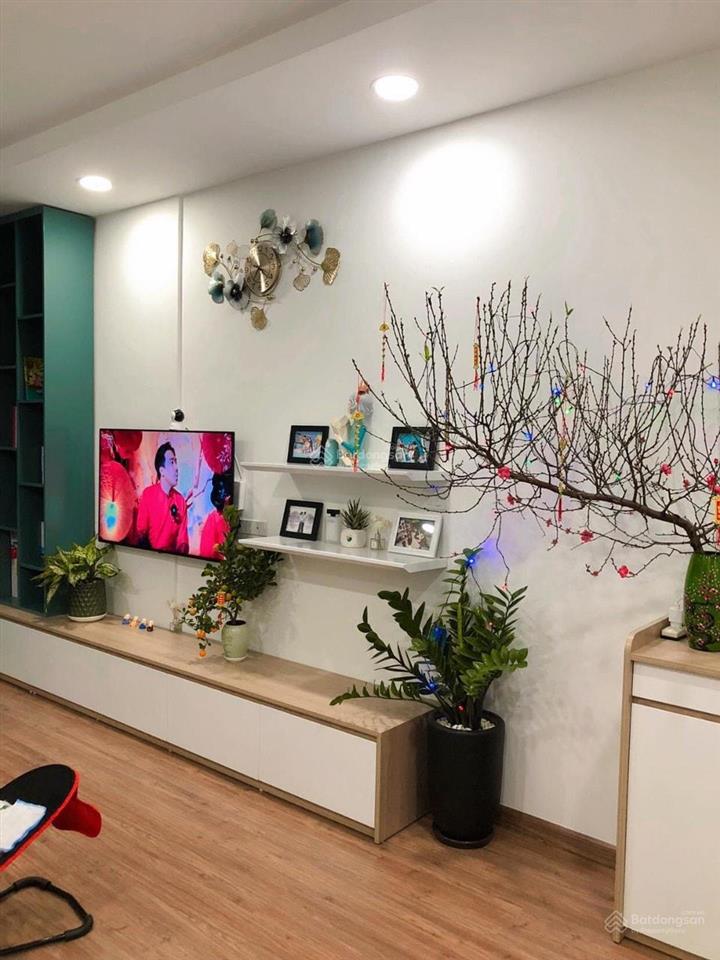 Nhà mình chính chủ bán căn chung cư ruby2 dt 75m2 có 3pn2vs pk bếp. phường việt hưng long biên