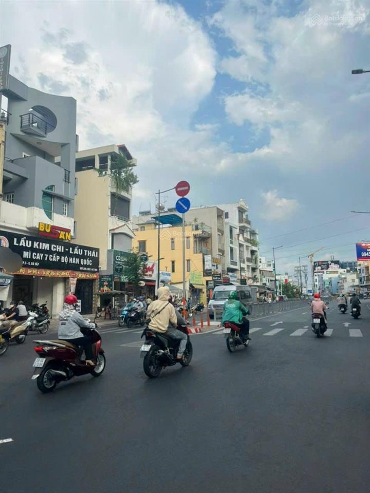 Căn góc mặt tiền quang trung và thống nhất p11 đặt 19x40m đang cho thuê 500tr/tháng giá bán 100 tỷ