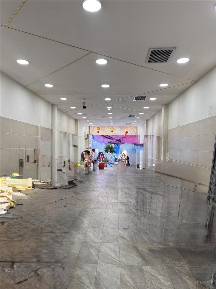 Mt thống nhất p16 dt 4.5x25m 3 tầng vị trí đẹp kinh doanh ngay chợ xóm mới giá 19.5 tỷ tl, dct 40tr