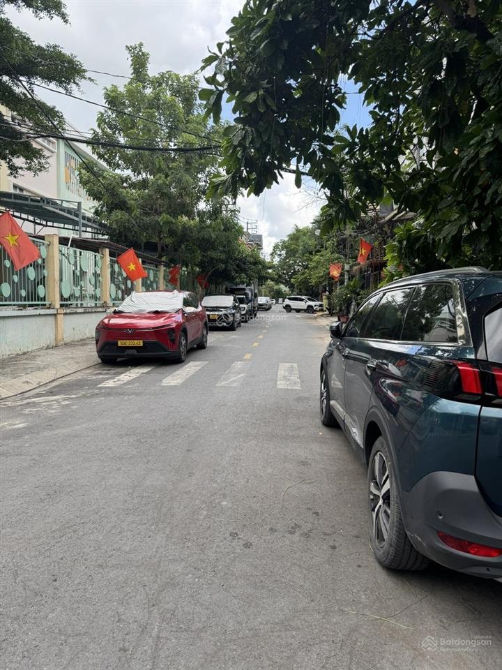 Hạ hơn 2 tỷ bán gấp nhà dương quảng hàm p5 dt 7x20m 3 tầng sát bờ sông hẻm 10m thông 16,9 tỷ