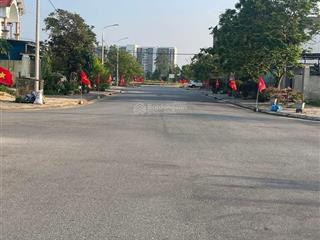 Đường nhựa 15,5m hướng nam tđc 3
