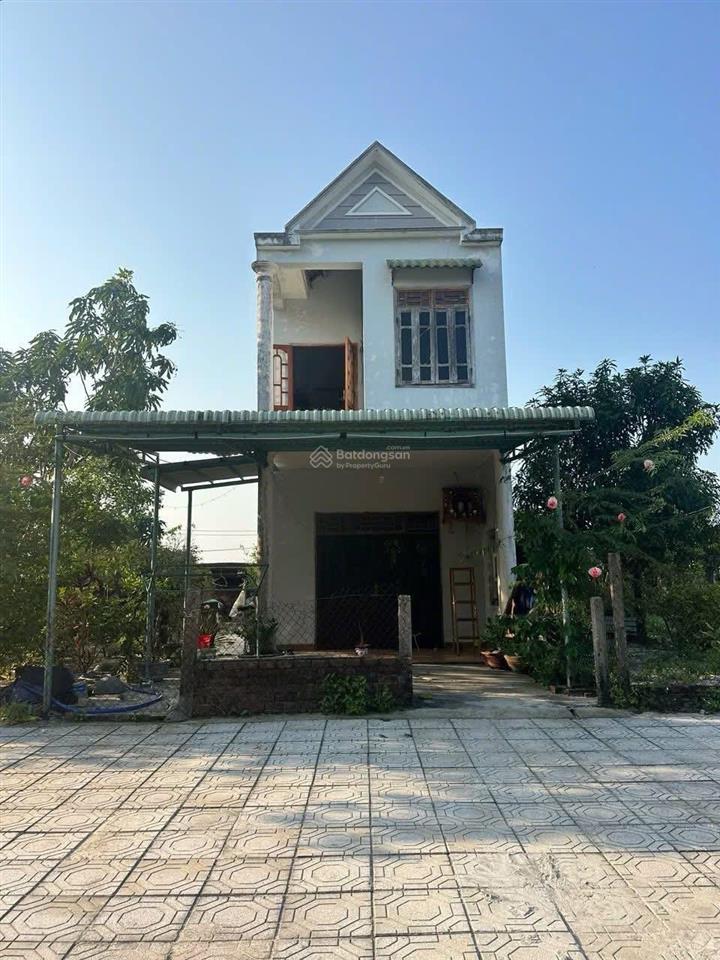 Diện tích 300m(12mx25m),hướng đông nam mát mẽ,được tặng nhà 2 tấm,có thể vào ở ngay