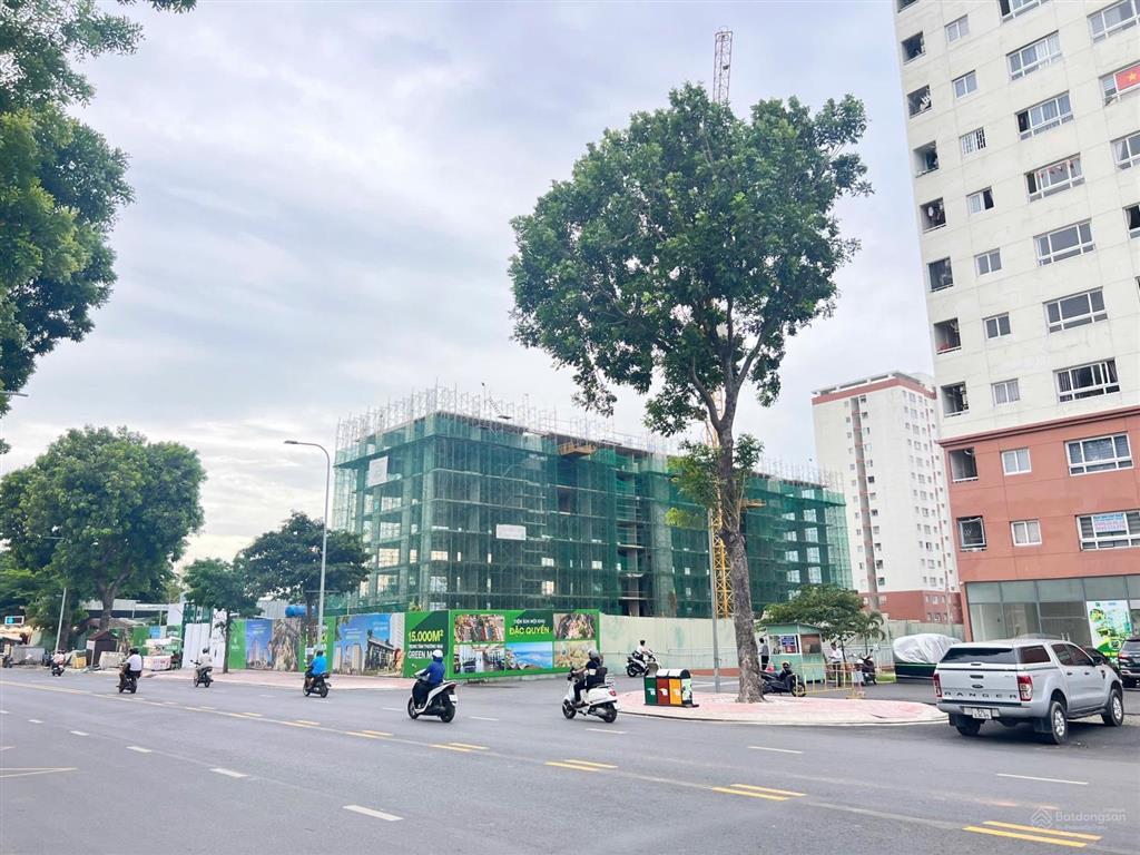 Căn hộ nằm ngay đường số 1  kdc vĩnh lộc, cách đường nguyễn thị tú 300m. có xuất tặng nội thất.