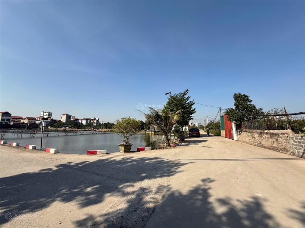 Bán 100m2 đất lại ốc view hồ gần trường đại học mở hà nội. gần khu đô thị ecopark