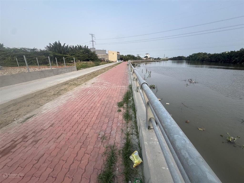 Đất 2 mặt tiền. view sông tại nhà bè đã có bờ kè.  kết nối 2 trục chính lê văn lươngnguyễn bình