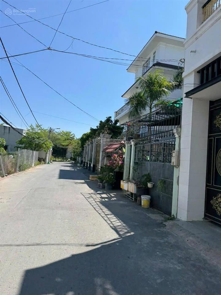 Đất 2 mặt tiền. view sông tại nhà bè đã có bờ kè.  kết nối 2 trục chính lê văn lươngnguyễn bình