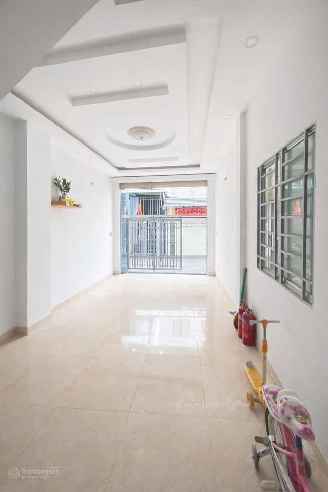 Bán chdv 4 tấm  quận 7  sát bên phú mỹ hưng  xe hơi đậu cửa  khai thác 25tr/tháng
