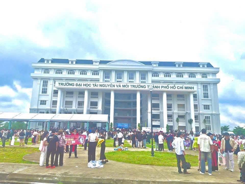 Tòa nhà góc 2 mt thu 840tr/ năm lê văn lương, nhà bè  gần 3 trường đh