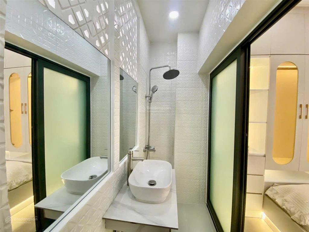 Tòa nhà góc 2 mt thu 840tr/ năm lê văn lương, nhà bè  gần 3 trường đh