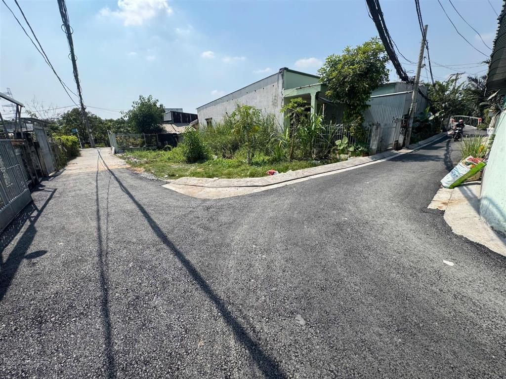 Giảm sâu còn  2tỷ990  đất lô góc 139,7m2 xe hơi tới nơi lê văn lương, nhà bè