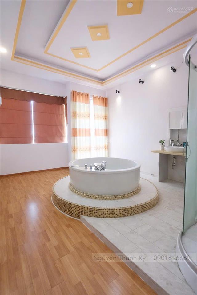 Chủ thiện chí bán giảm 200tr  giá mới 7tỷ580  bán nhà 4 tấm 95,7m2  1979