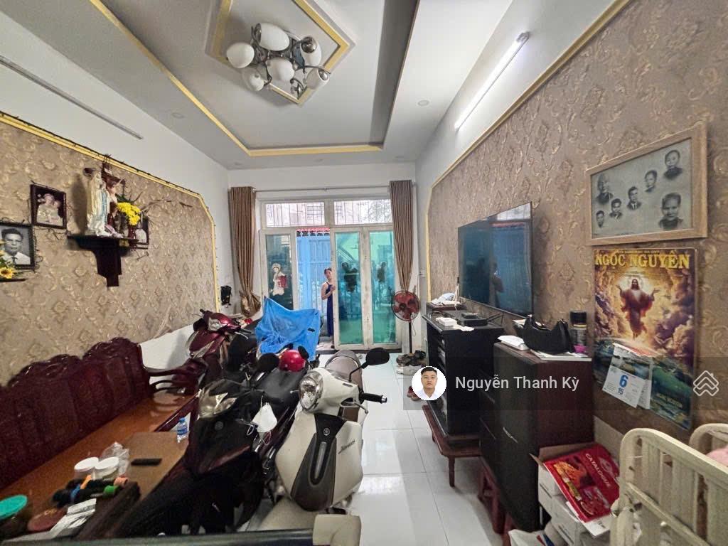Nhà 3 tầng đường 6m lê văn lương, nhà bè 105m2  3 tầng gồm 8pn  sát 3 trường đh