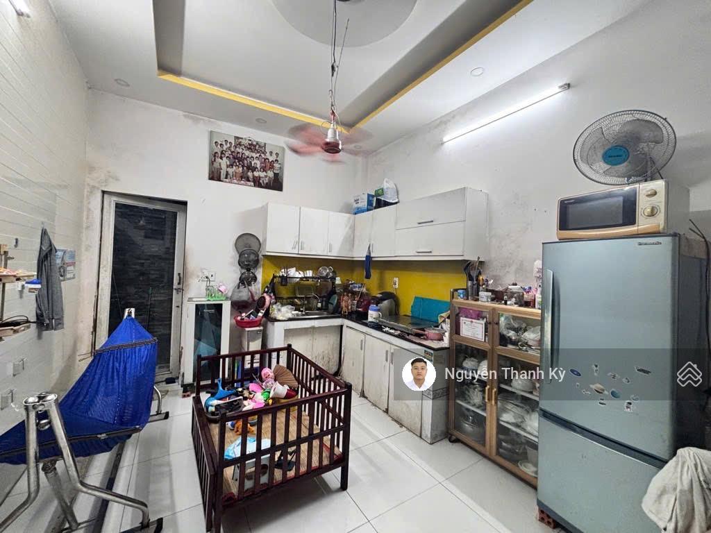 Nhà 3 tầng đường 6m lê văn lương, nhà bè 105m2  3 tầng gồm 8pn  sát 3 trường đh