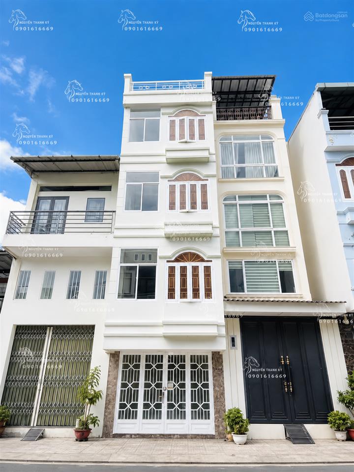 Mặt tiền đường số lý phục man, quận 7 4,3 tỷ