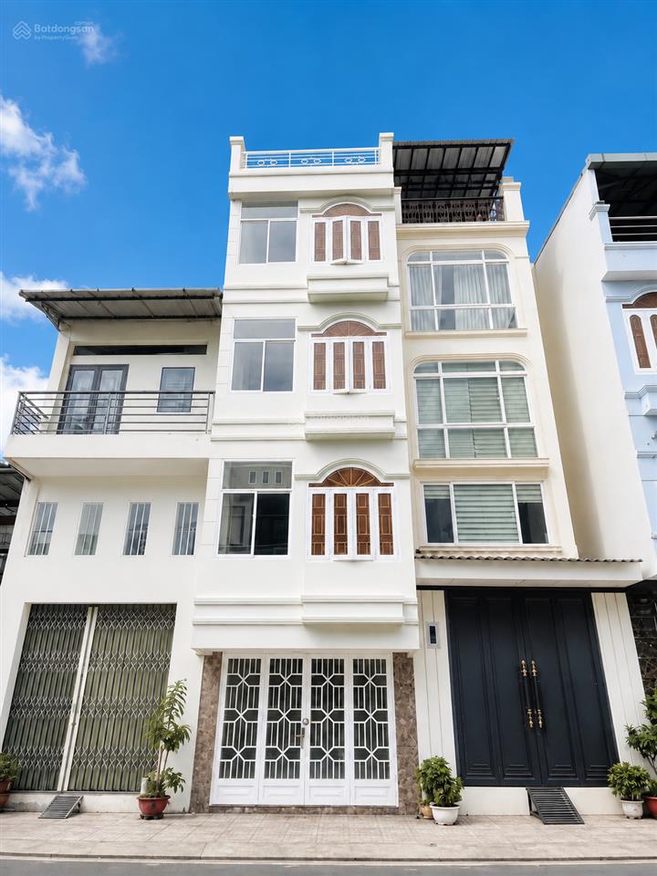 Mặt tiền đường số lý phục man, quận 7 4,3 tỷ