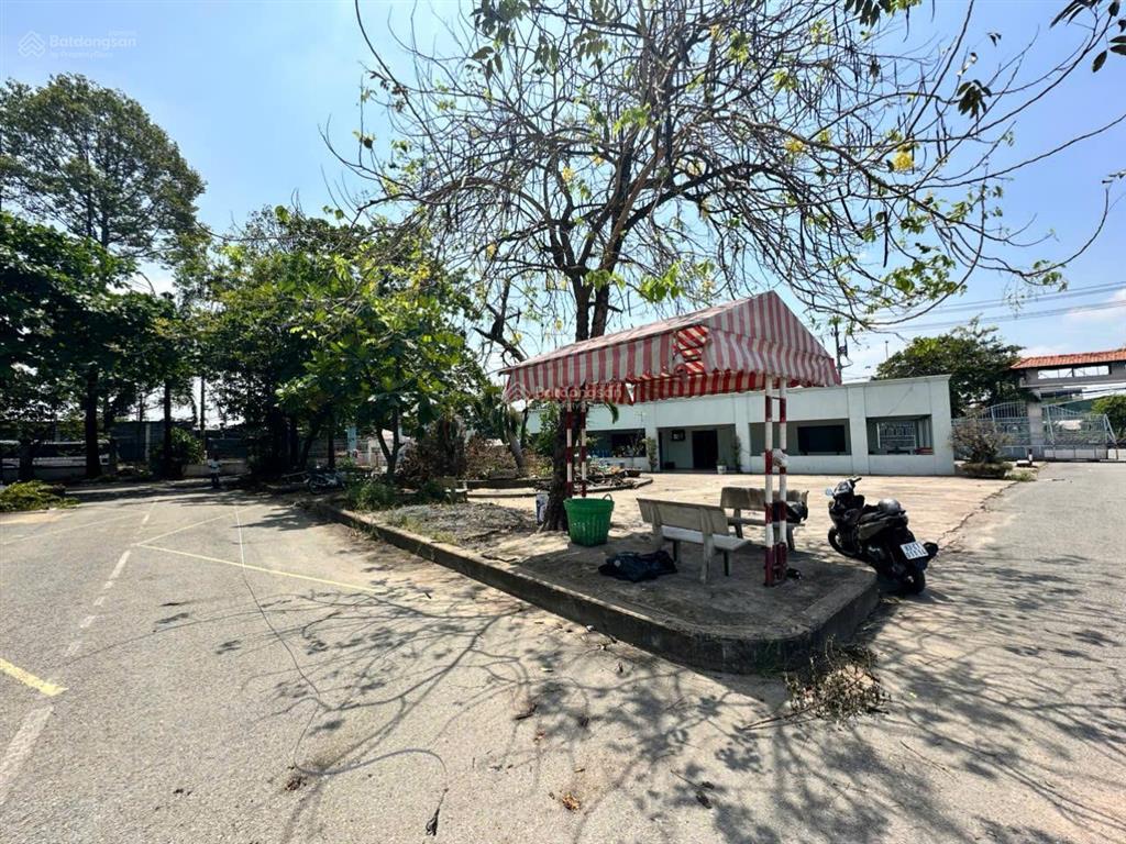 Cho thuê tổ hợp văn phòng, kho, tổng dt 3300m2, ql1a bình tân, 150tr/tháng
