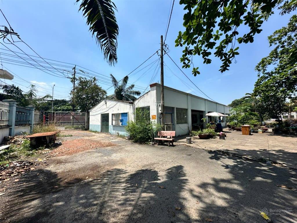Cho thuê tổ hợp văn phòng, kho, tổng dt 3300m2, ql1a bình tân, 150tr/tháng