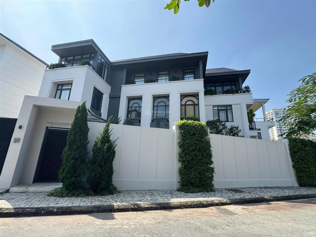 Bán gấp biệt thự sân vườn góc 2 mặt tiền 380m2 chỉ 90 tỷ khu vip nguyễn văn hưởng thảo điền quận 2