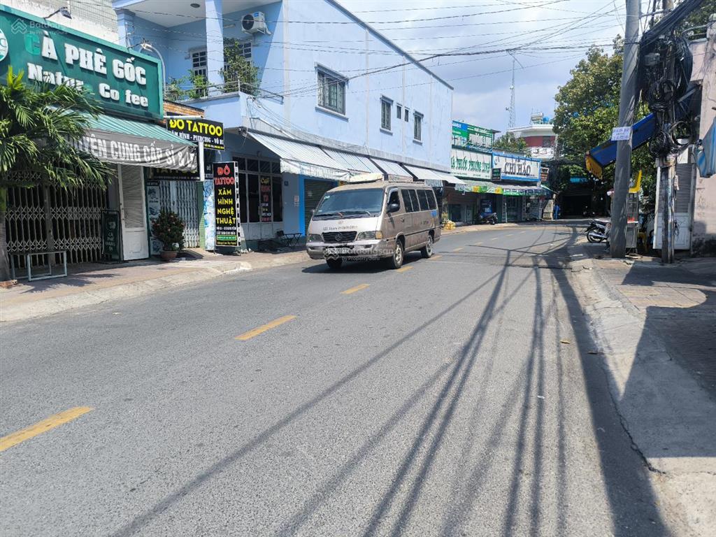 Bán gấp nhà mtkd  ngay tòa nhà mobifone