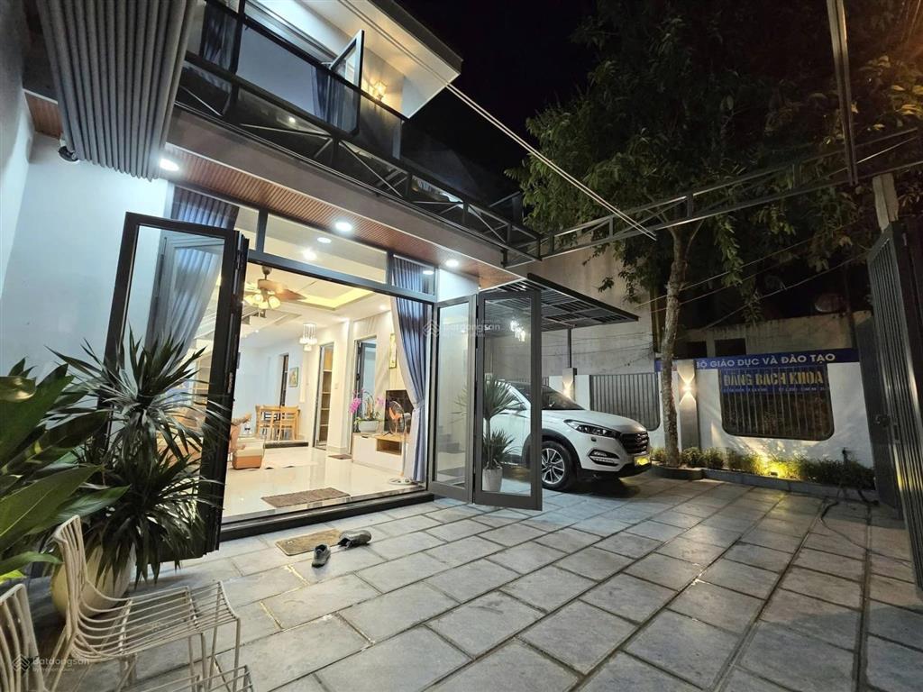 Hiếm nhà 2mt 9m trục đường 7m xây đẹp ở hoà xuân mà còn giá đẹp chủ nhà còn dễ thương như này