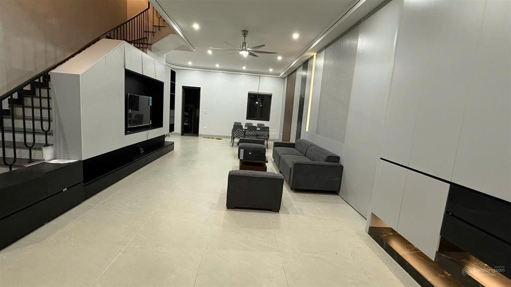 Bán gấp căn sh3 đường 26m centa city full nội thất cho thuê 30tr/tháng giá hơn 9 tỷ ngang căn thô