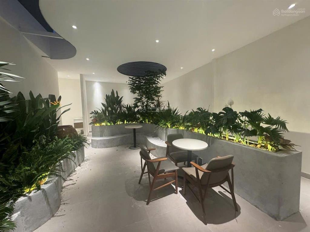 117m2ngang 5mhẻm xe hơi kế mặt tiền nguyễn hữu cảnhthang máyđang thuê 50tr/th4tầngchỉ 155tr/m