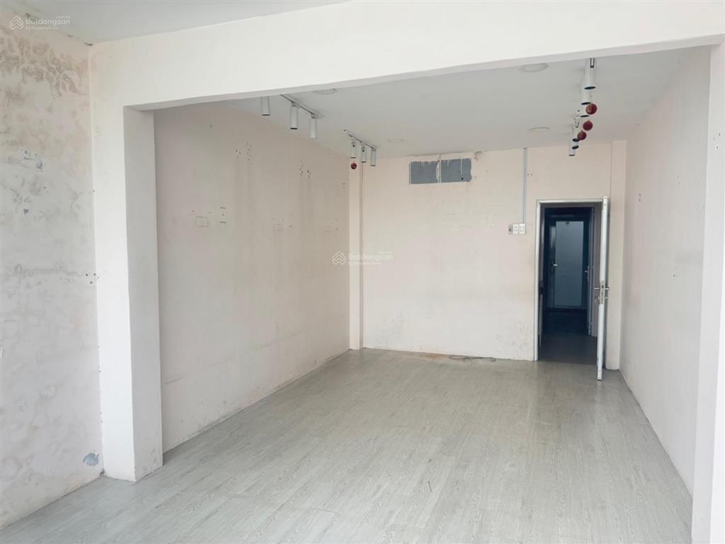 Hẻm xe hơi huỳnh văn bánh43m2đang cho thuê 20tr/th2 tầng3,5mx13man ninh,dân trí cao chỉ 8,45t