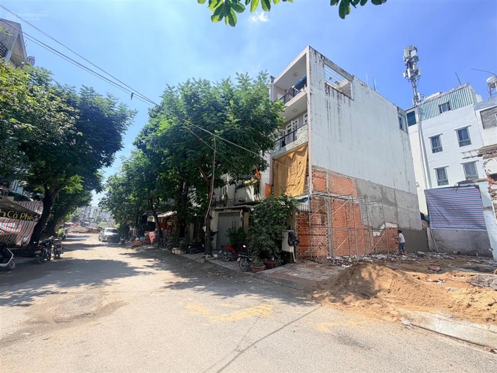 4m x 16,5m đường xe hơi tránh nhau  có vỉa hèngay đh văn langdân trí caocó sẵn gpxdchỉ hơn 8đ