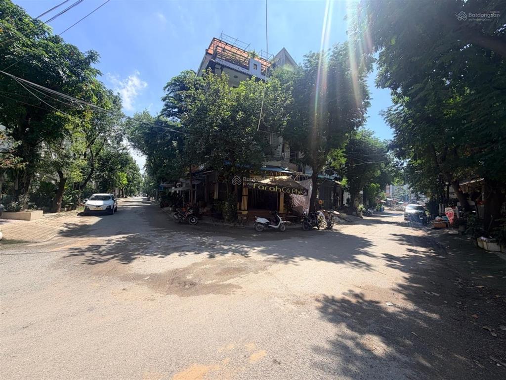 4m x 16,5m đường xe hơi tránh nhau  có vỉa hèngay đh văn langdân trí caocó sẵn gpxdchỉ hơn 8đ