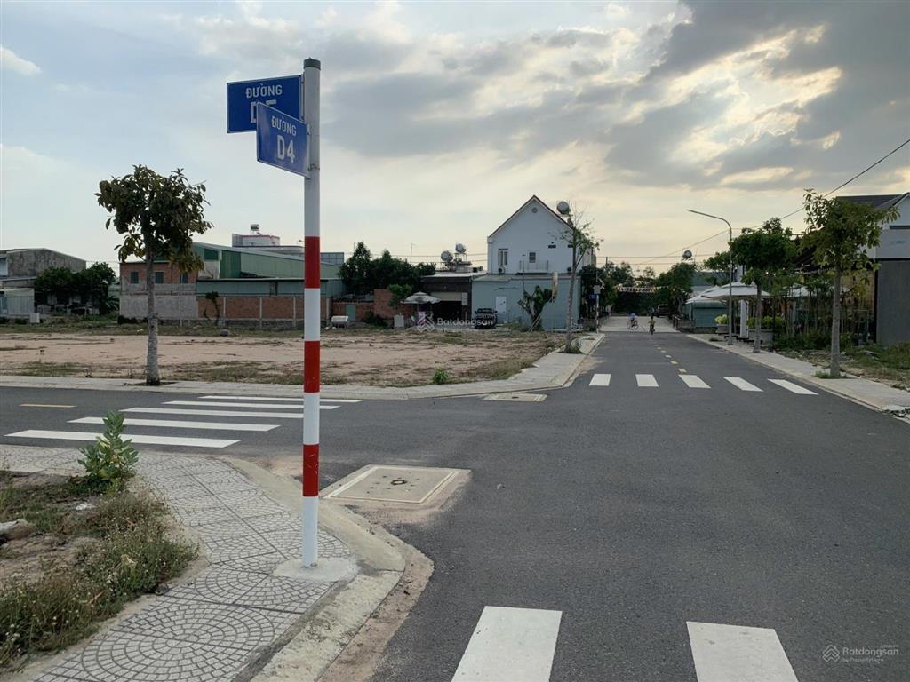 Bán đất mặt tiền 40m ngay khu dân cư sân bay long thành 1tỷ5 lô 100m2sổ sẵn, bank hỗ trợ 70%