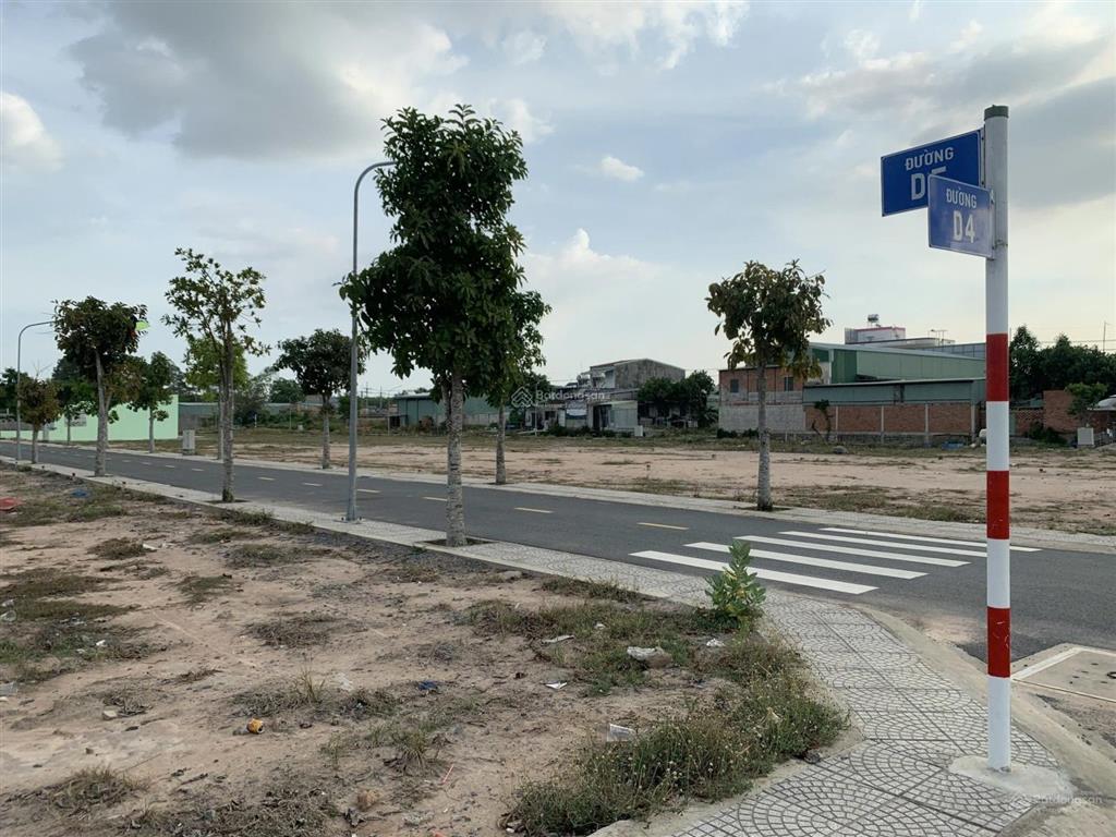 Bán đất mặt tiền 40m ngay khu dân cư sân bay long thành 1tỷ5 lô 100m2sổ sẵn, bank hỗ trợ 70%