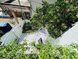 Bán nhà mới full nội thất có sân rộng kín ngang 4m dài 15m có 3 phòng ngủ có ở trệt chỉ 5ty8