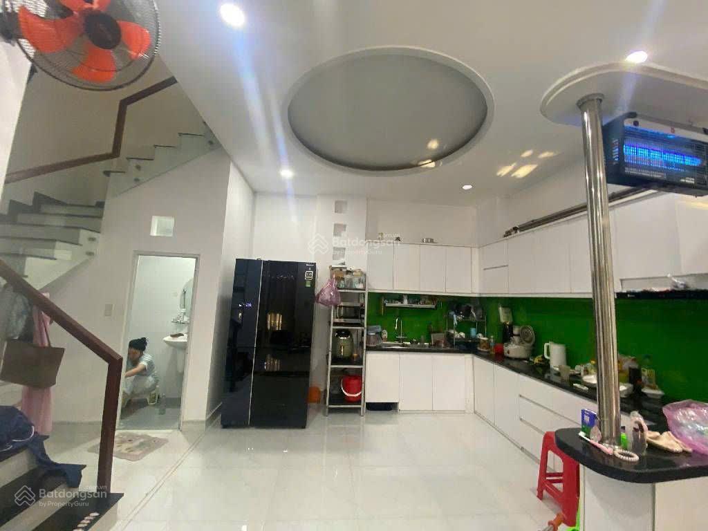 Chỉ 3,3 tỷ nhà 2 tầng 5x10m cạnh thế giới di động quận 7 3pn sổ hồng riêng