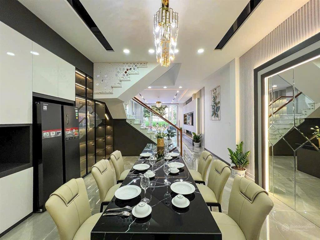 Bán chdv 5 tầng 11 pn đang có dòng tiền 70tr/tháng  lê quang định 90m2, p1 gò vấp  chỉ 14 tỷ