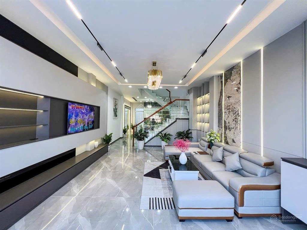 Bán chdv 5 tầng 11 pn đang có dòng tiền 70tr/tháng  lê quang định 90m2, p1 gò vấp  chỉ 14 tỷ