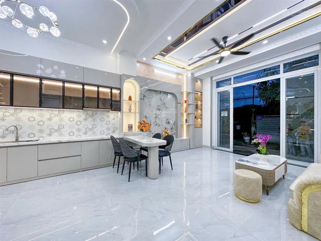 Gấp bán hẻm xe tải thống nhất, 64m2, 6.3 tỷ, 4 tầng btct, 5pn, p11 gò vấp  thương lượng giá
