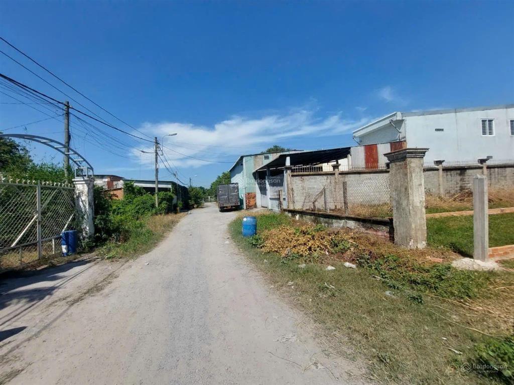 Bán gấp lô đất bên hông trường thcs tân thạnh đông, cách tl15 chỉ 100m, đường thông  đường xe tải
