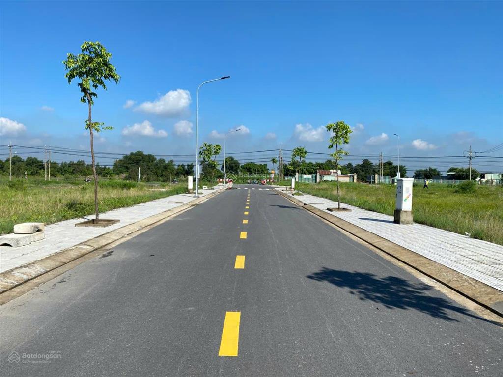 Bán lô mặt đường 11m, sổ hồng riêng cầm tay, tọa lạc mặt tiền tl15 ngay vòng xoay vđ3 giáp hóc môn