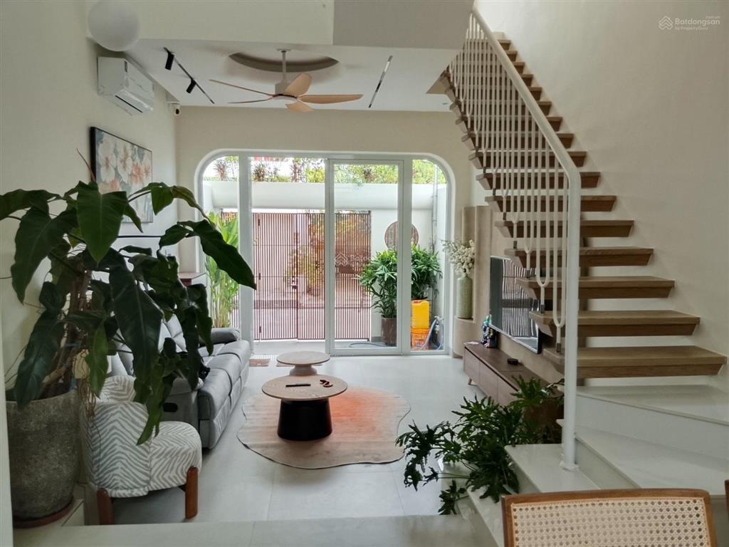 Nhà 3 tầng, kiên cố, thiết kế hiện ngay vinhome q9(củ) 6 tỷ