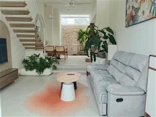 Nhà 3 tầng, kiên cố, thiết kế hiện ngay vinhome q9(củ) 6 tỷ