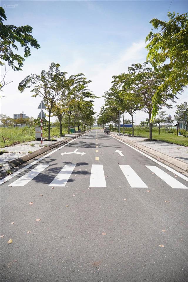 Bán nhanh lô đất 80m2, ngang 5m, sổ sẵn, giá chỉ đúng 21,8tr/m2, giá rẻ nhất dự án dragon pearl