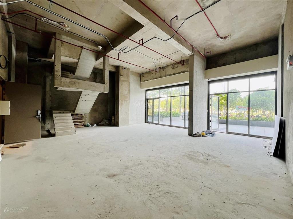 Sổ hồng sang nhượng shophouse 104.1m2 kinh doanh sầm uất, cho thuê từ 20tr/th.  ngay 0936 551 ***