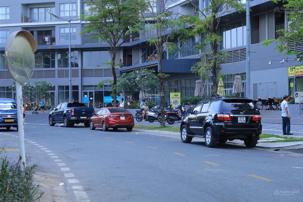 Sổ hồng sang nhượng shophouse 104.1m2 kinh doanh sầm uất, cho thuê từ 20tr/th.  ngay 0936 551 ***