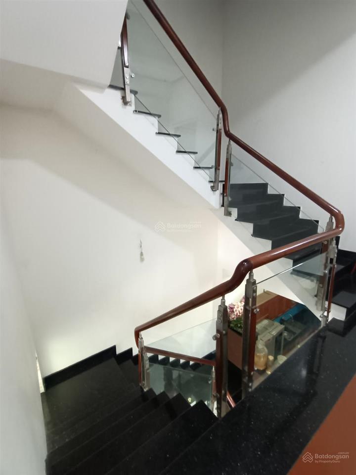 Bán lẹ nhà rất sang 4 tầng đường linh đông, 74m2, giá tốt 8.6 tỷ, hẻm xe hơi sát mặt tiền